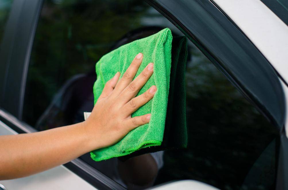 How to clean and remove Watermarks on the windshield